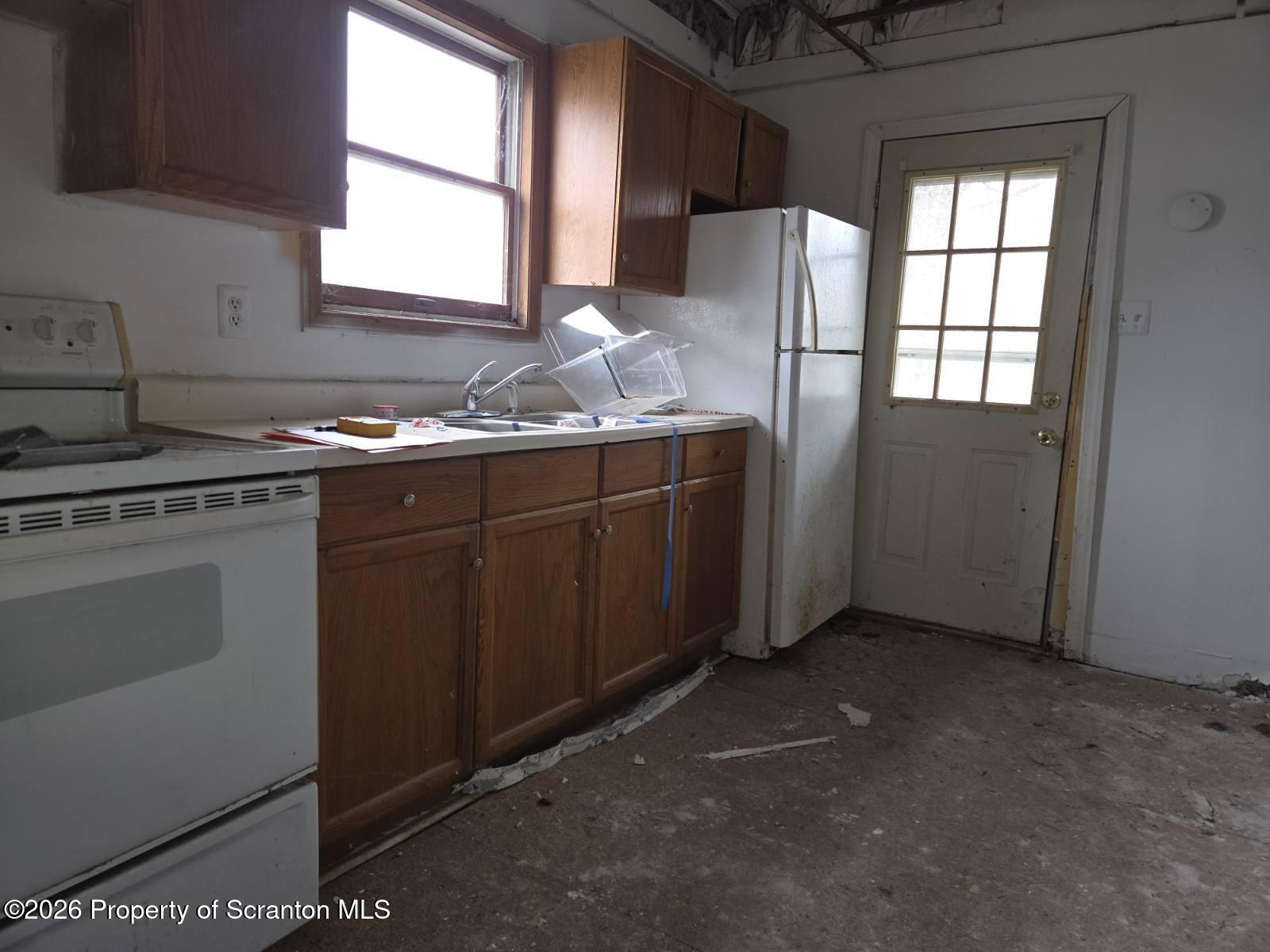 2724 North Main Avenue Scranton, PA 18508 - Photo 10 of 20 2724 Kitchen b