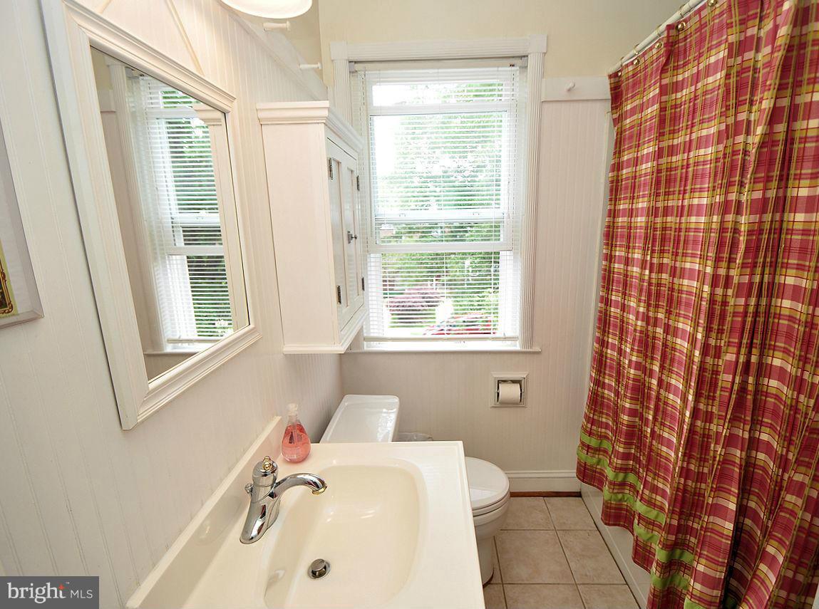 311 Westshire Road Baltimore, MD 21229 - Photo 11 of 21 Bath