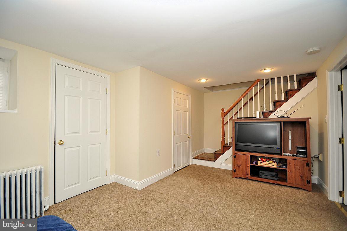 311 Westshire Road Baltimore, MD 21229 - Photo 14 of 21 Family Room