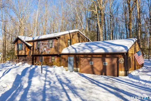 $415,000 | 46 Lakeshore Drive, New Hartford, CT 06057
