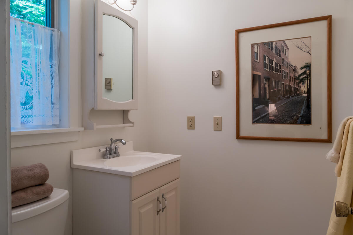 15 Cushing Briggs Road Freeport, ME 04032 - Photo 25 of 86 31-Powder room