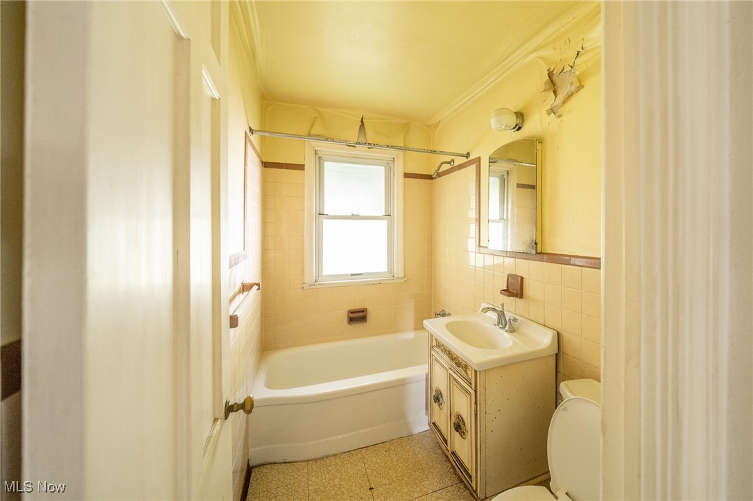 1500 Brainard Road Cleveland, OH 44124 - Photo 7 of 17 Full bath with vanity, tile walls, washtub / shower combination