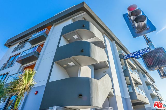 a view of an entryway