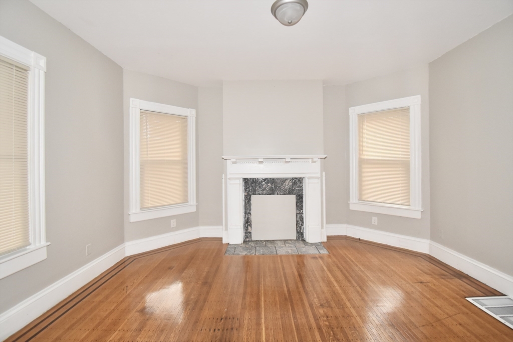 14 Lafayette Street Springfield, MA 01109 - Photo 6 of 30 Gallery Image 6