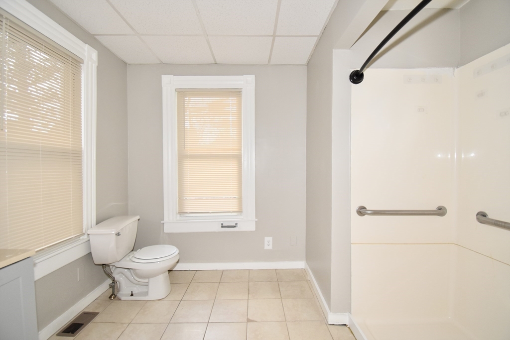 14 Lafayette Street Springfield, MA 01109 - Photo 9 of 30 Gallery Image 9