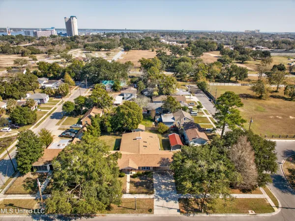 $297,500 | 392 Porter Avenue, Biloxi, MS 39530