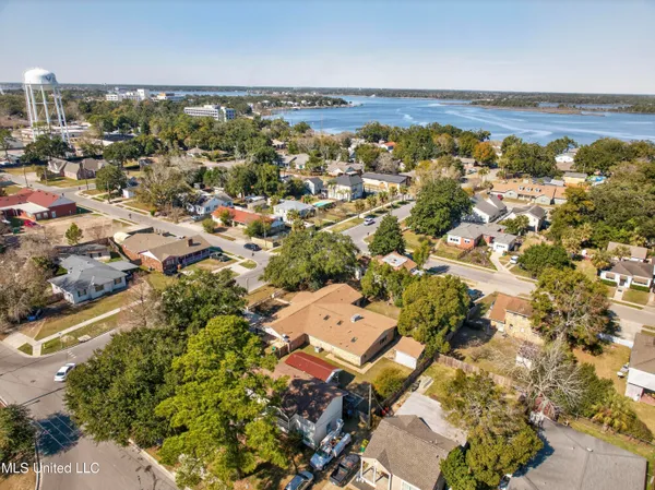 $297,500 | 392 Porter Avenue, Biloxi, MS 39530