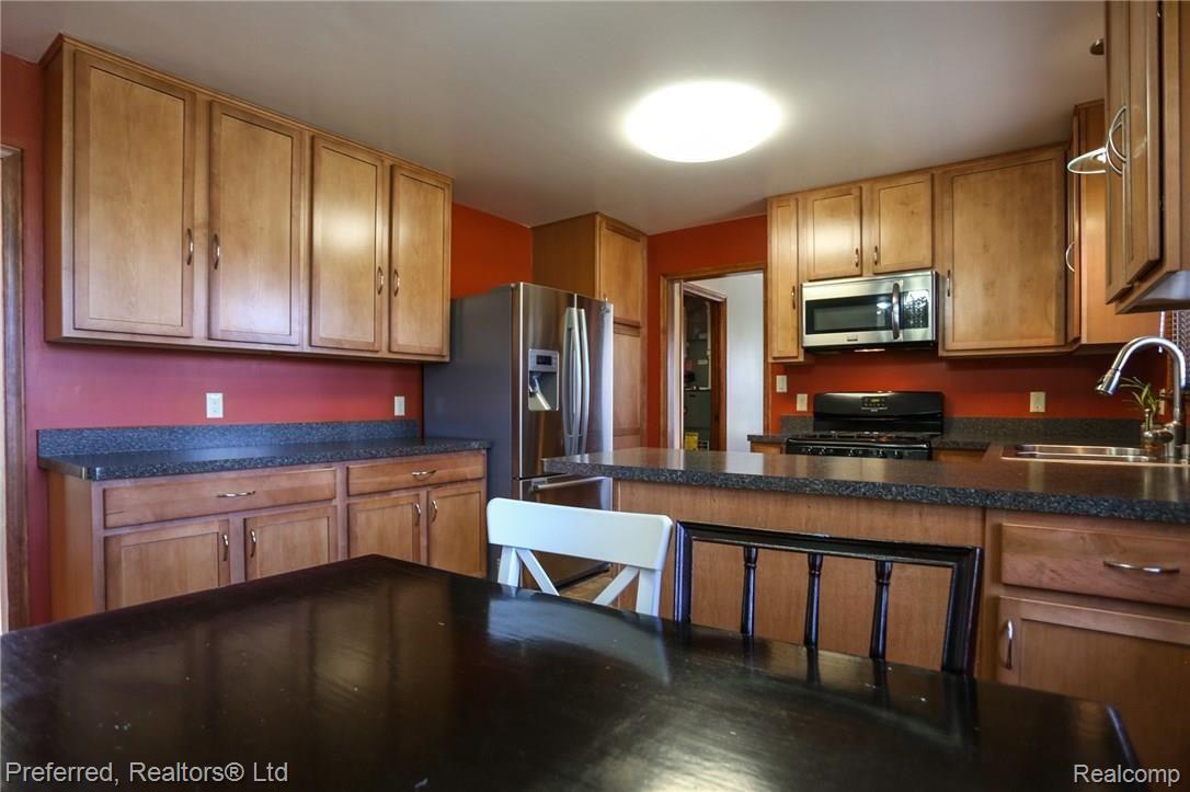 6201 North Beck Road Canton, MI 48187 - Photo 7 of 21 7IMG_6808.jpg