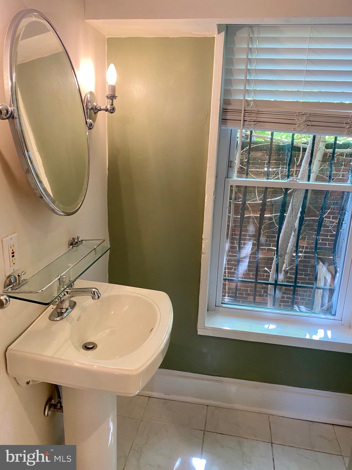 227 West Read Street Baltimore, MD 21201 - Photo 5 of 17