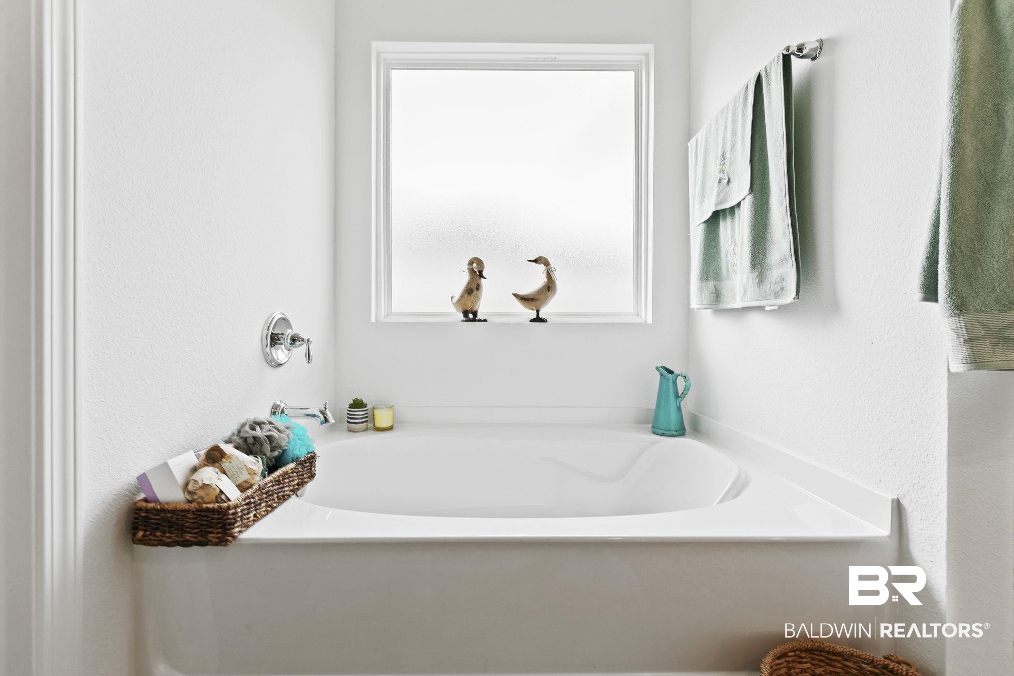 1141 Pencarro Boulevard Foley, AL 36535 - Photo 34 of 70 Bathroom with a tub