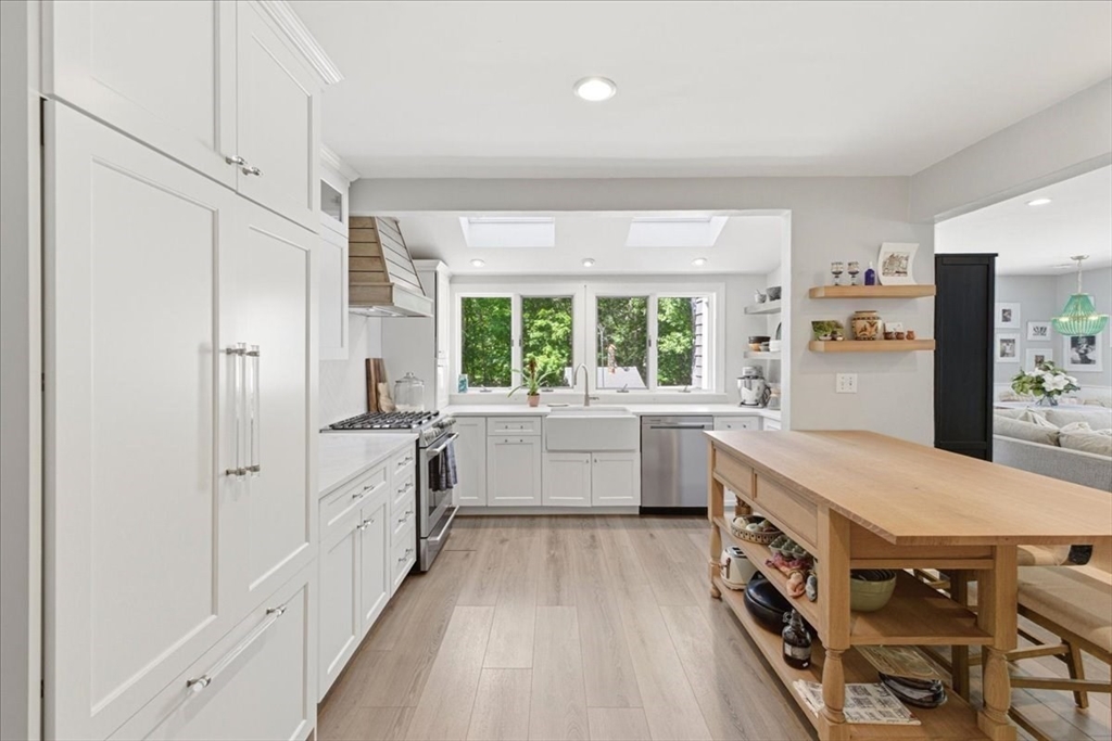 694 Country Way Scituate, MA 02066 - Photo 7 of 40