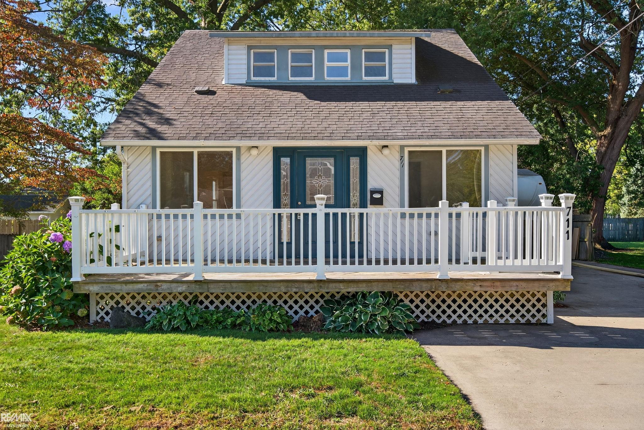 711 Smith Street Algonac, MI 48001 - Photo 2 of 27