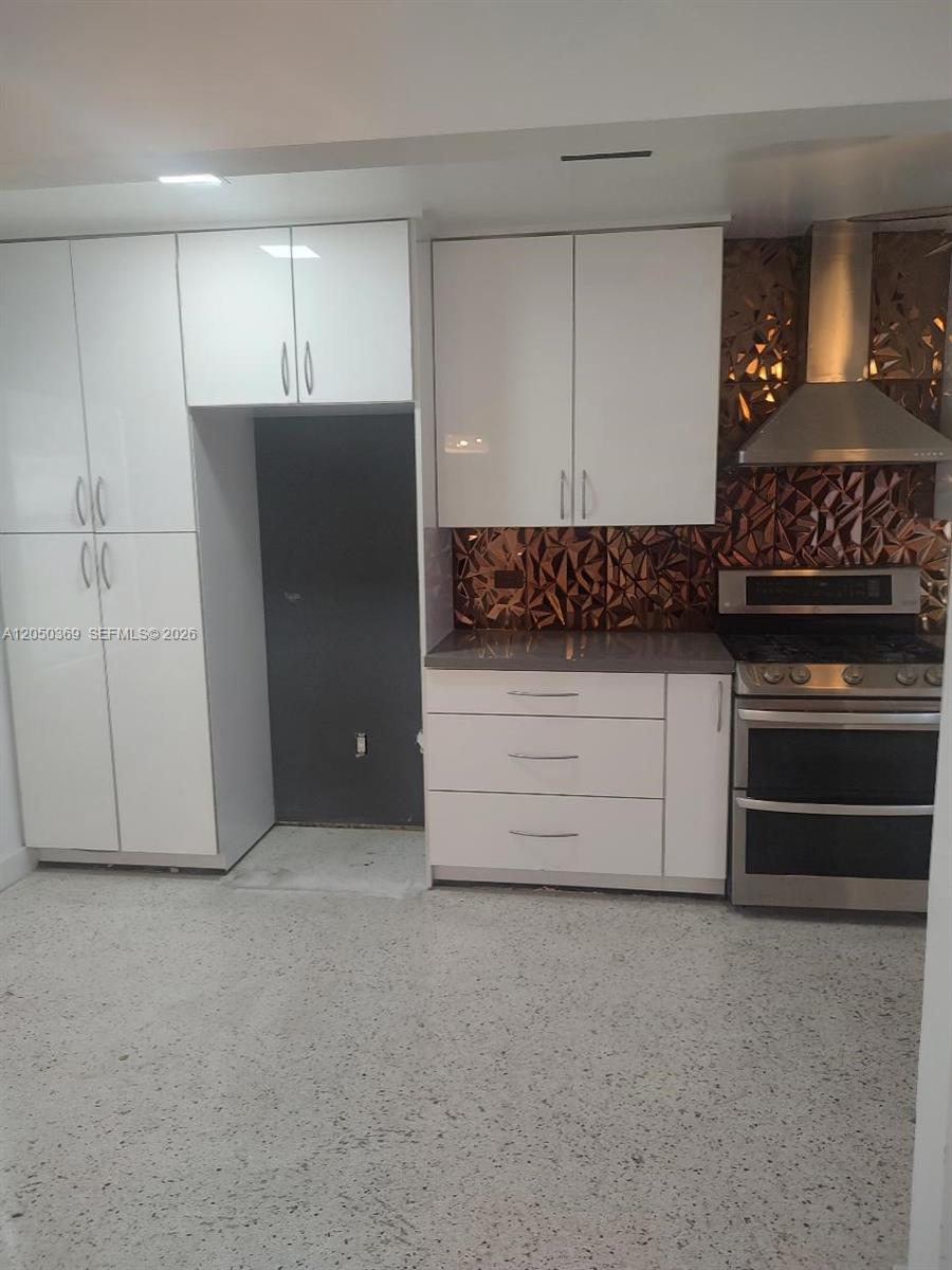 641 Southwest 6th Street Hallandale Beach, FL 33009 - Photo 5 of 9