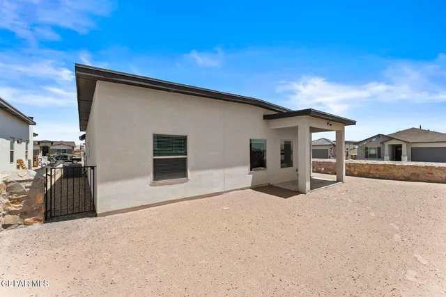 $389,950 | 1122 Brass Hl Avenue, Santa Teresa, NM 88008