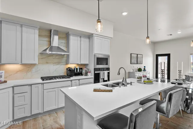 $389,950 | 1122 Brass Hl Avenue, Santa Teresa, NM 88008