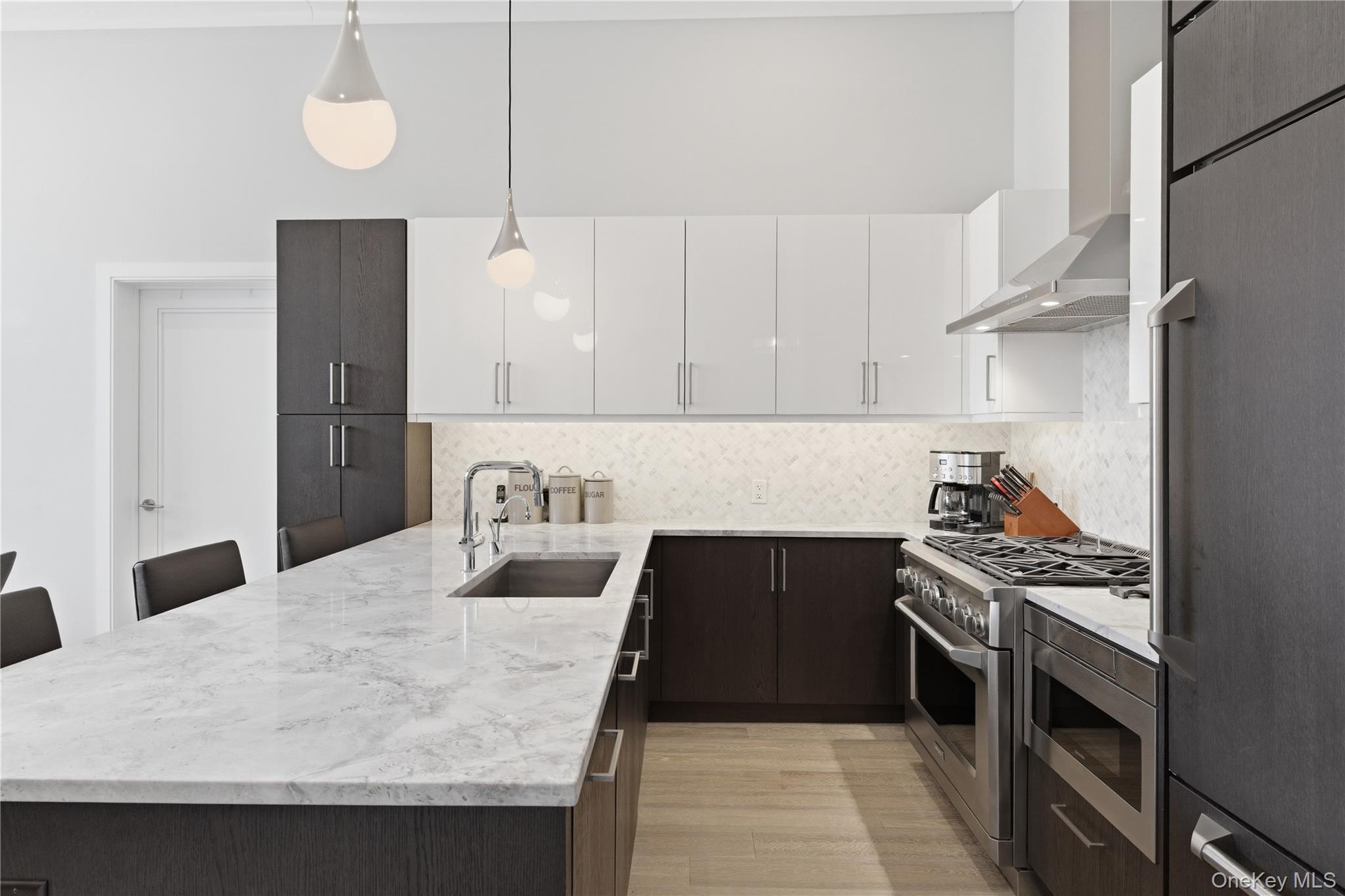 100 Garvies Point Road, Unit 1025 Glen Cove, NY 11542 - Photo 10 of 26