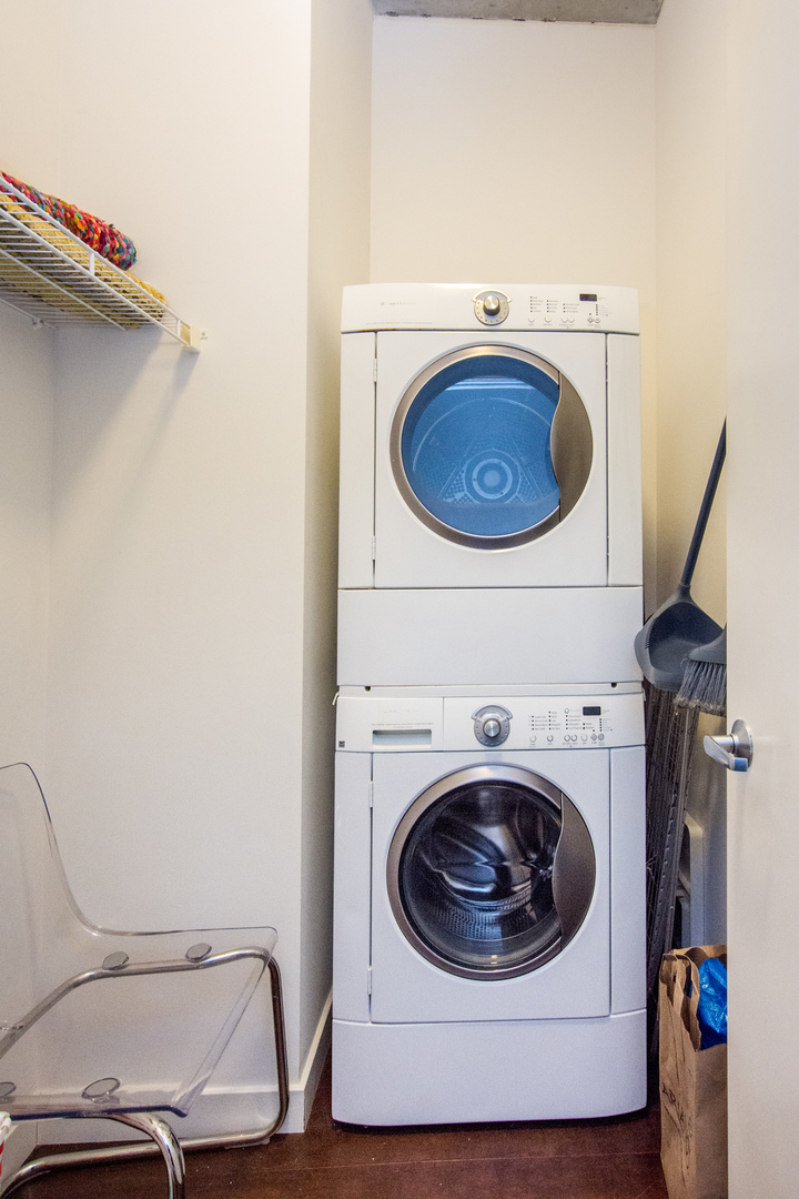 235 West Van Buren Street, Unit 1913 Chicago, IL 60607 - Photo 11 of 13 a utility room with dryer and washer