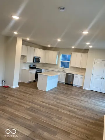 $2,300 | 3872 Riverstone Drive, Whitestown, IN 46075