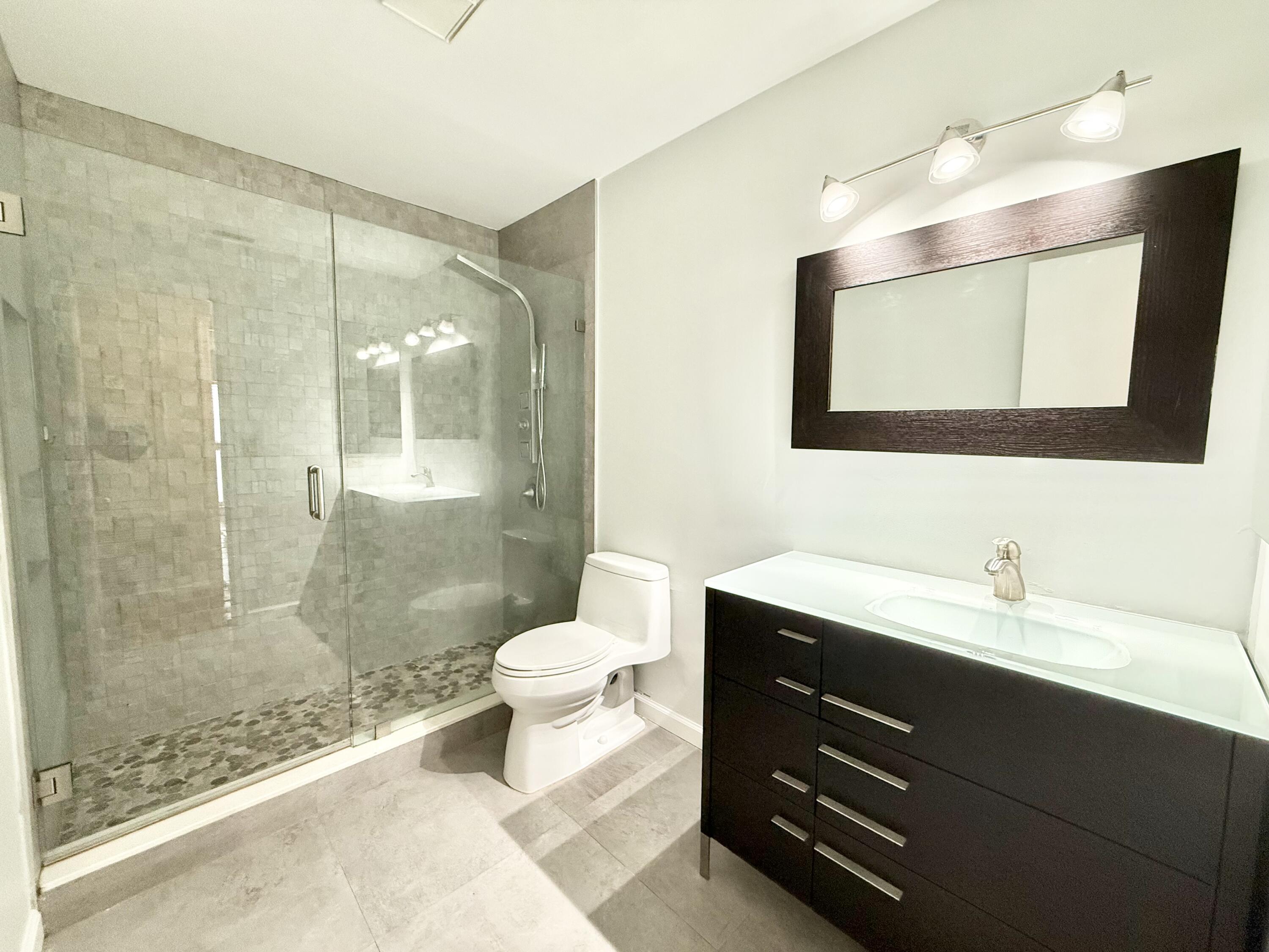 11933 Waterwood Drive Boca Raton, FL 33428 - Photo 23 of 51 2ND FULL BATHROOM
