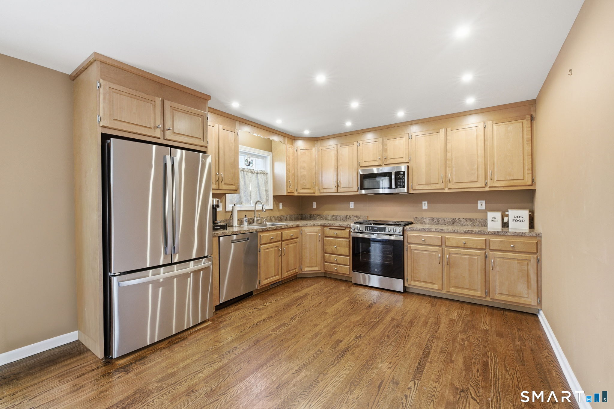 18 Perry Hill Road Shelton, CT 06484 - Photo 6 of 28