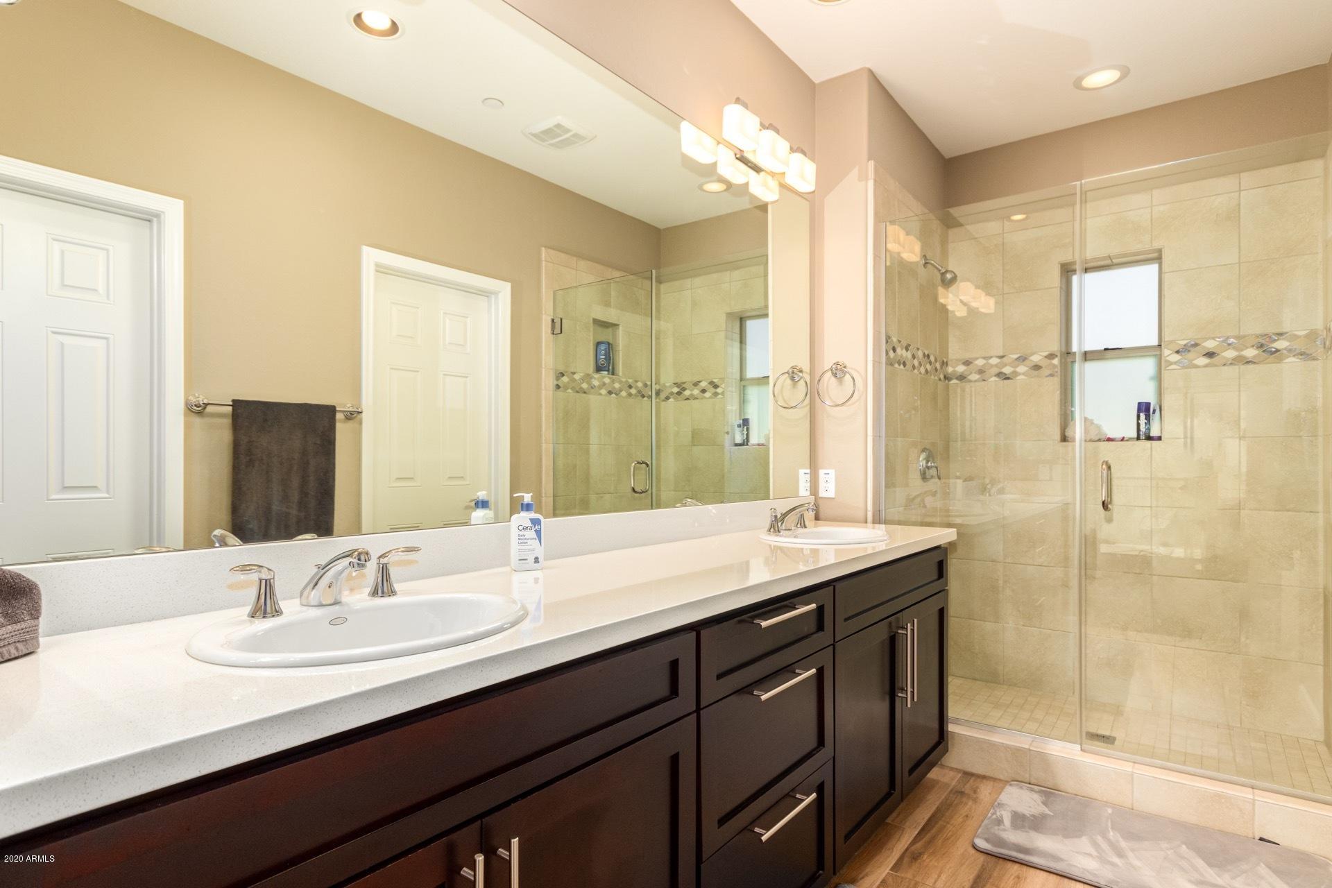 3935 East Rough Rider Road, Unit 1258 Phoenix, AZ 85050 - Photo 17 of 32 Main Bathroom