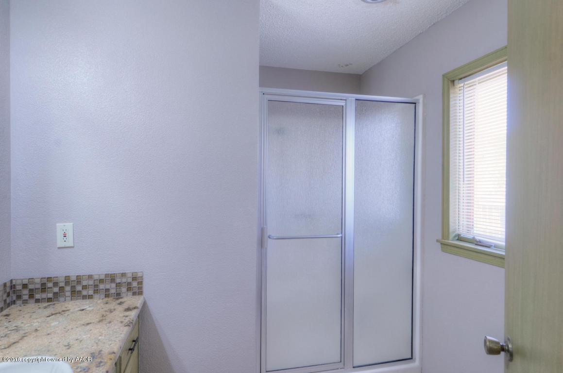 25 Kendall Road Amarillo, TX 79124 - Photo 12 of 19 master bathroom