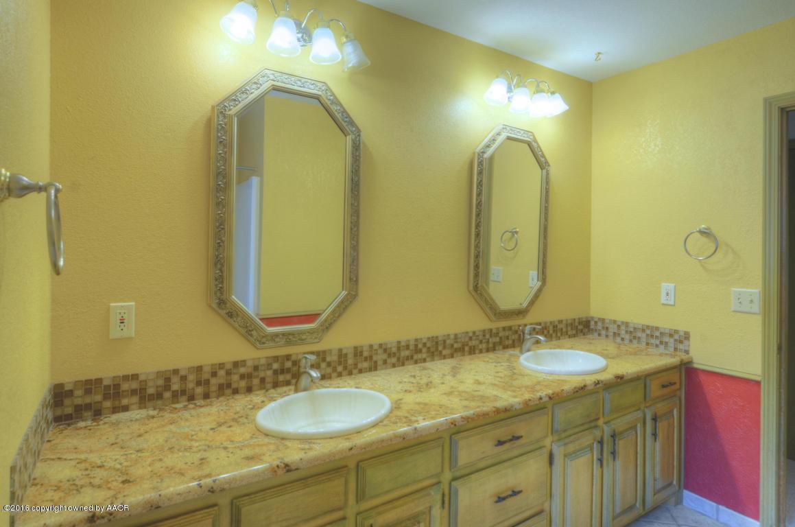 25 Kendall Road Amarillo, TX 79124 - Photo 16 of 19 main bathroom