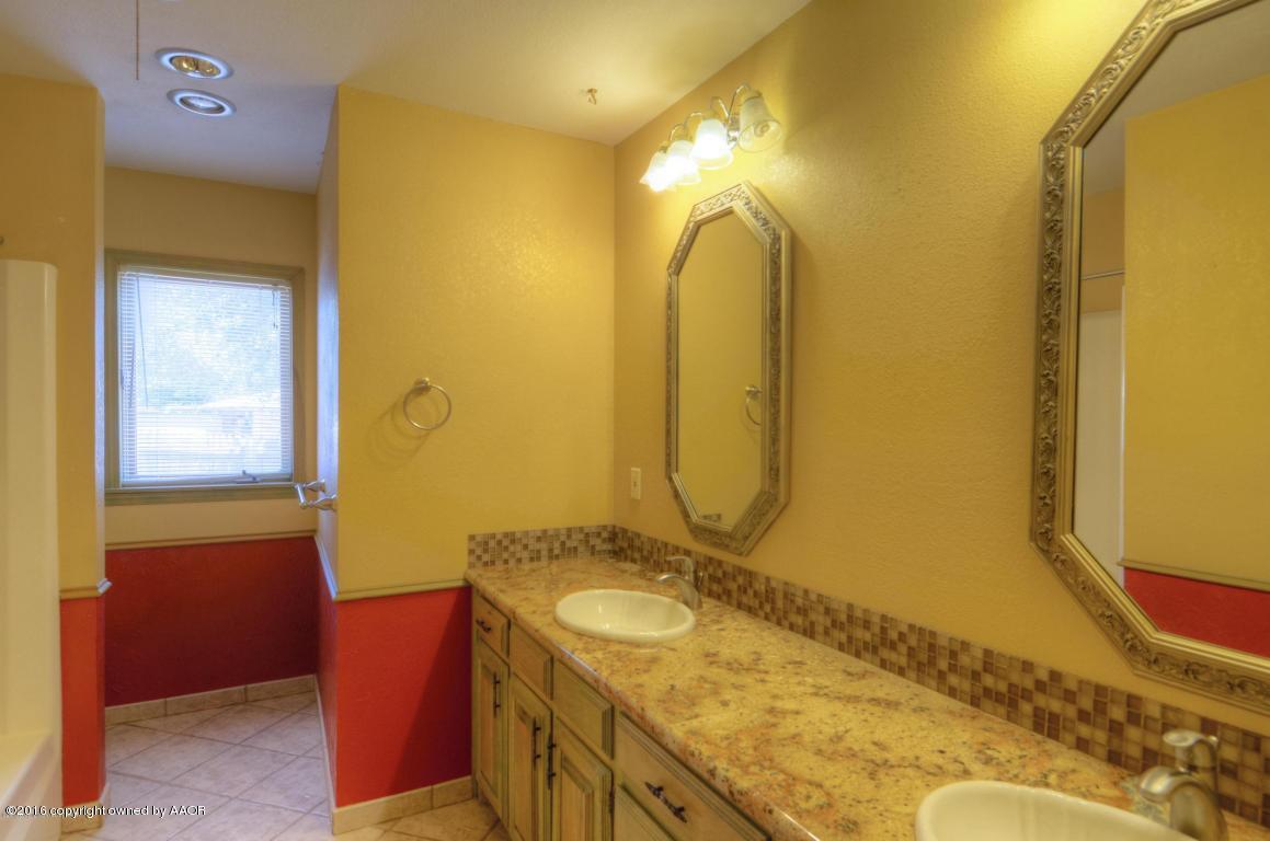 25 Kendall Road Amarillo, TX 79124 - Photo 17 of 19 main bathroom