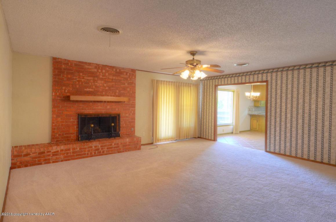 25 Kendall Road Amarillo, TX 79124 - Photo 3 of 19 living room with fireplace