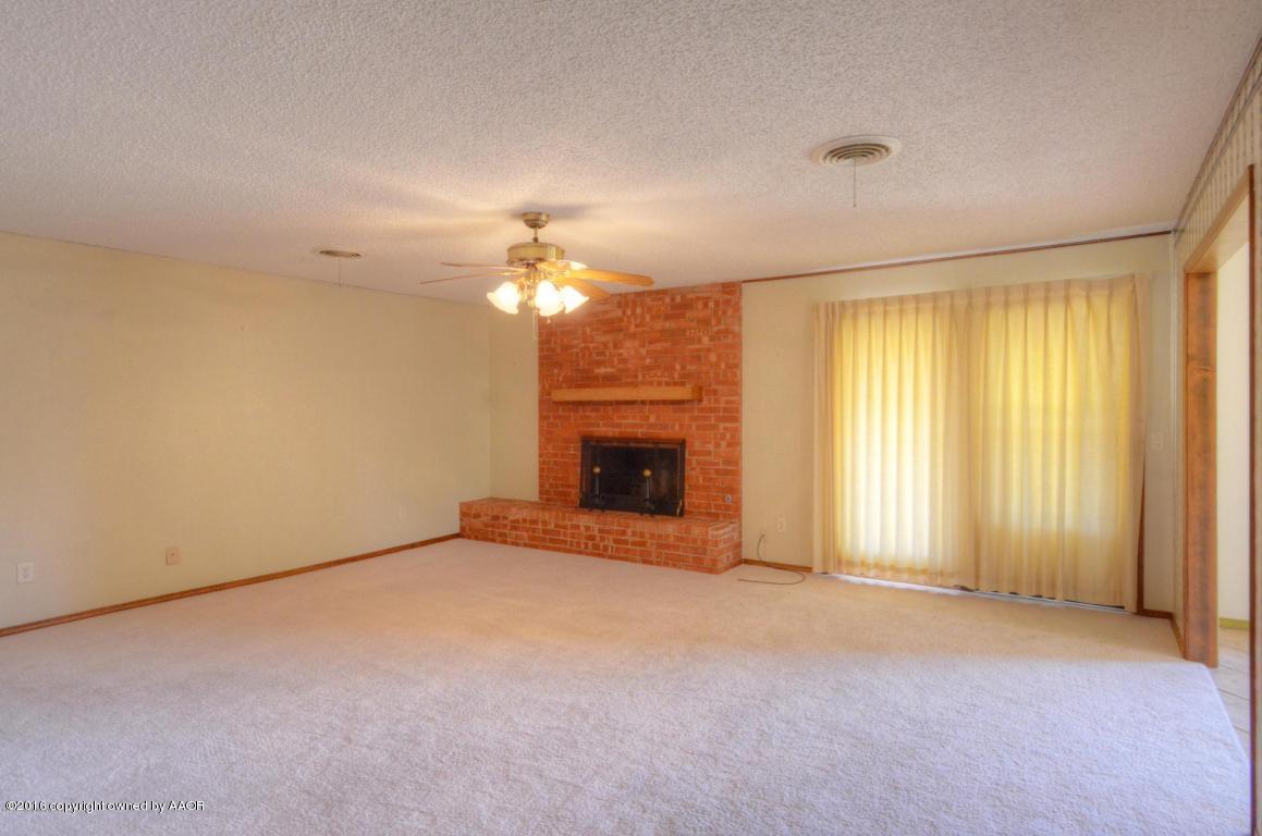 25 Kendall Road Amarillo, TX 79124 - Photo 4 of 19 living room