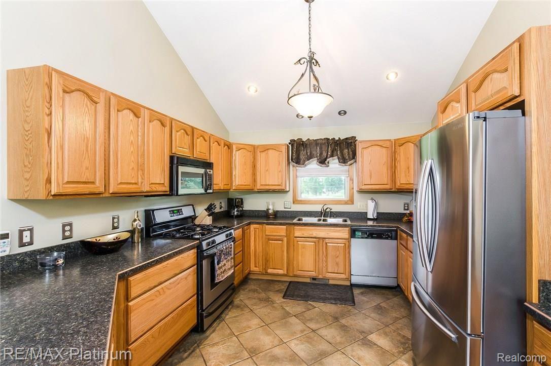 5655 West Coon Lake Road Howell, MI 48843 - Photo 9 of 36 009-Kitchen-4613678-medium.jpg
