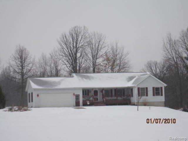9082 Lamoreaux Road Fowlerville, MI 48836 - Photo 1 of 6 front