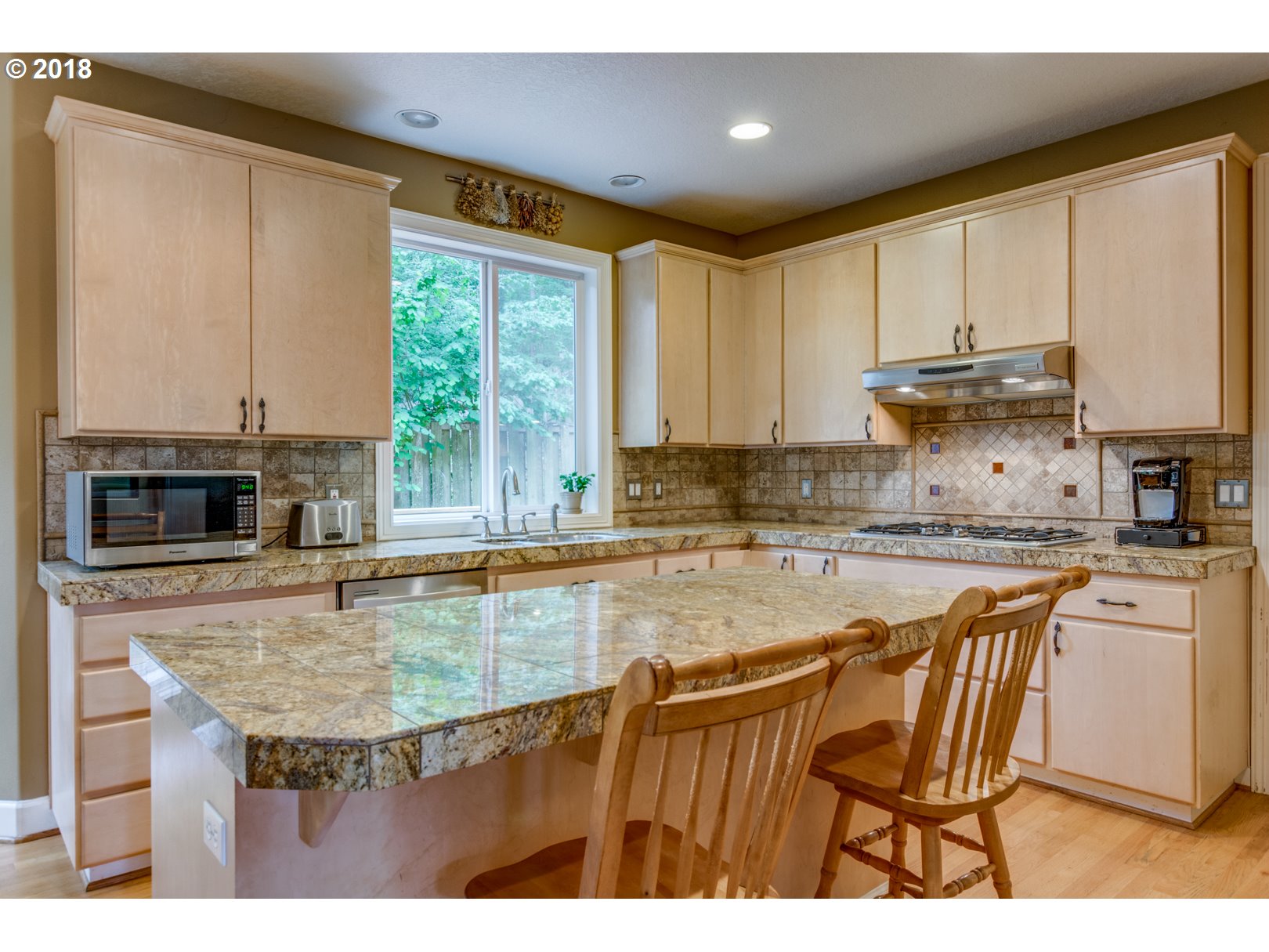 12876 Southwest Ridgefield Lane Tigard, OR 97223 - Photo 3 of 32 Gallery Image 3