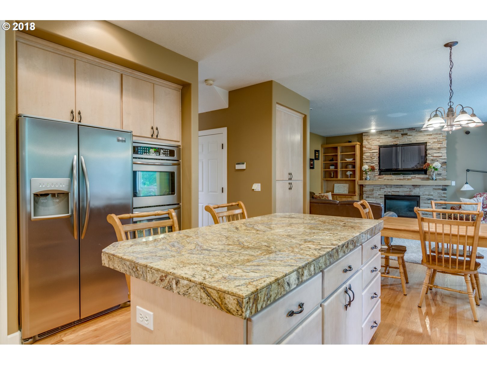 12876 Southwest Ridgefield Lane Tigard, OR 97223 - Photo 5 of 32 Gallery Image 5