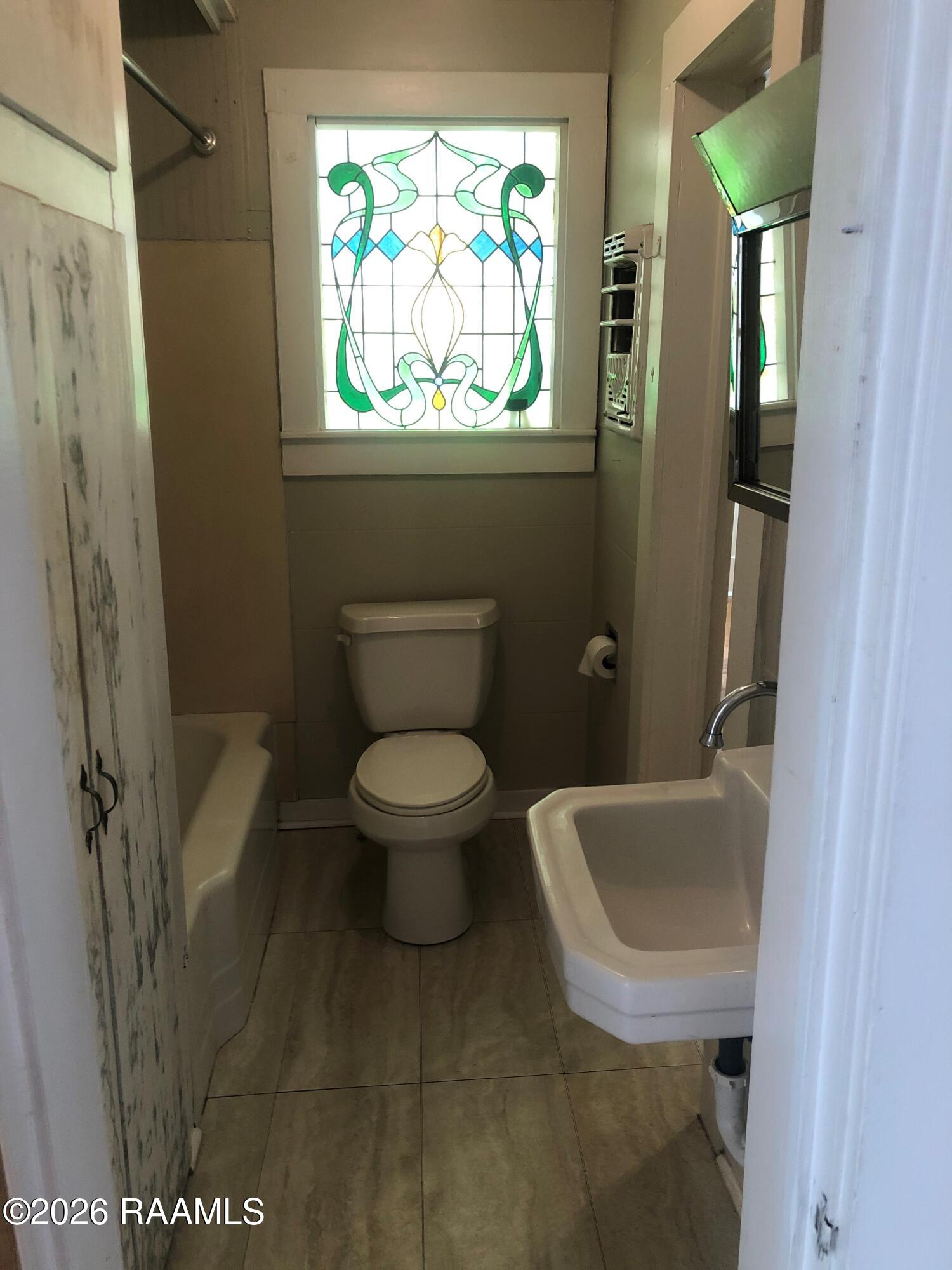 519 Madison Street Lafayette, LA 70501 - Photo 14 of 35 Bathroom II