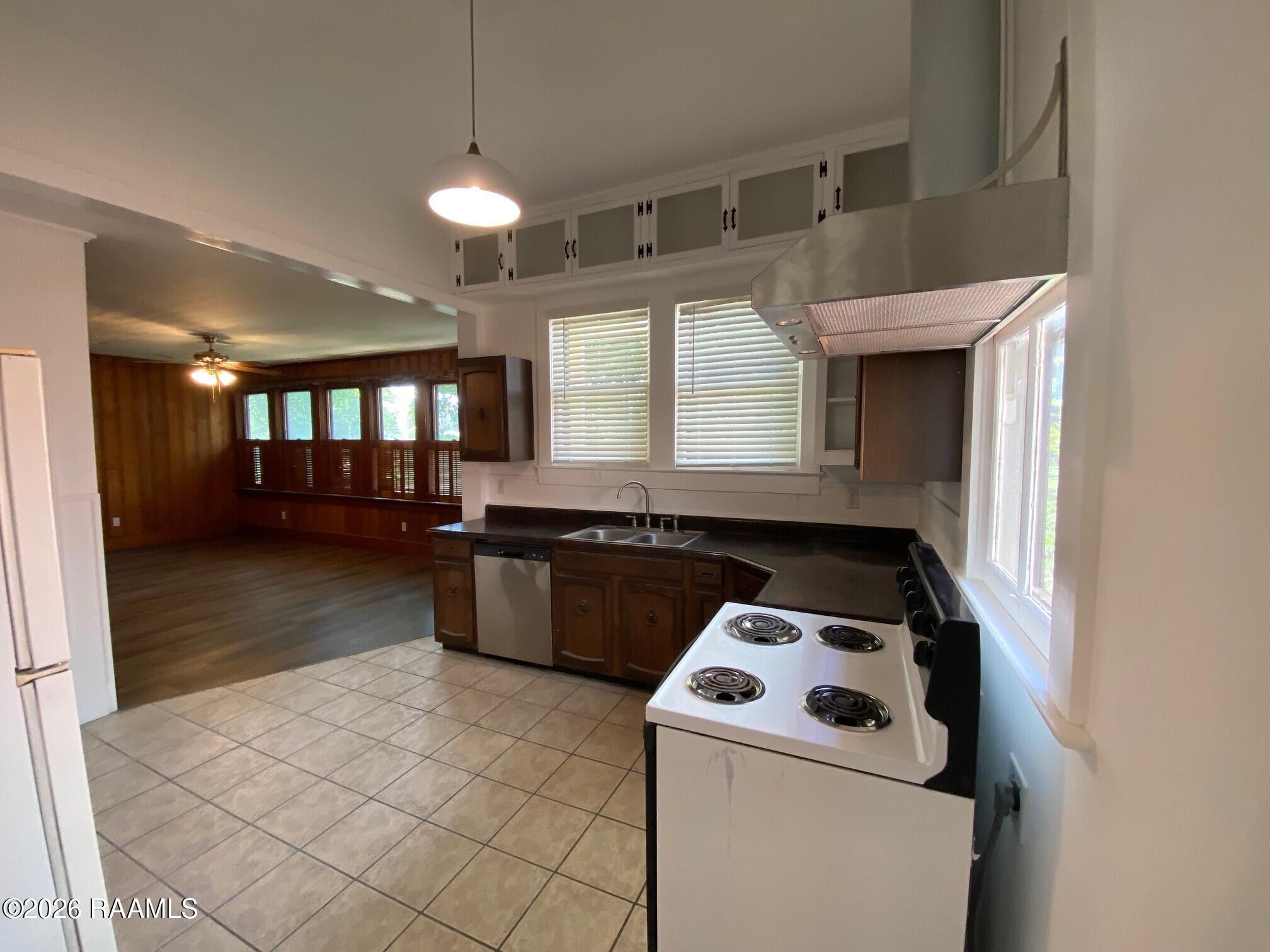 519 Madison Street Lafayette, LA 70501 - Photo 3 of 35 Kitchen1