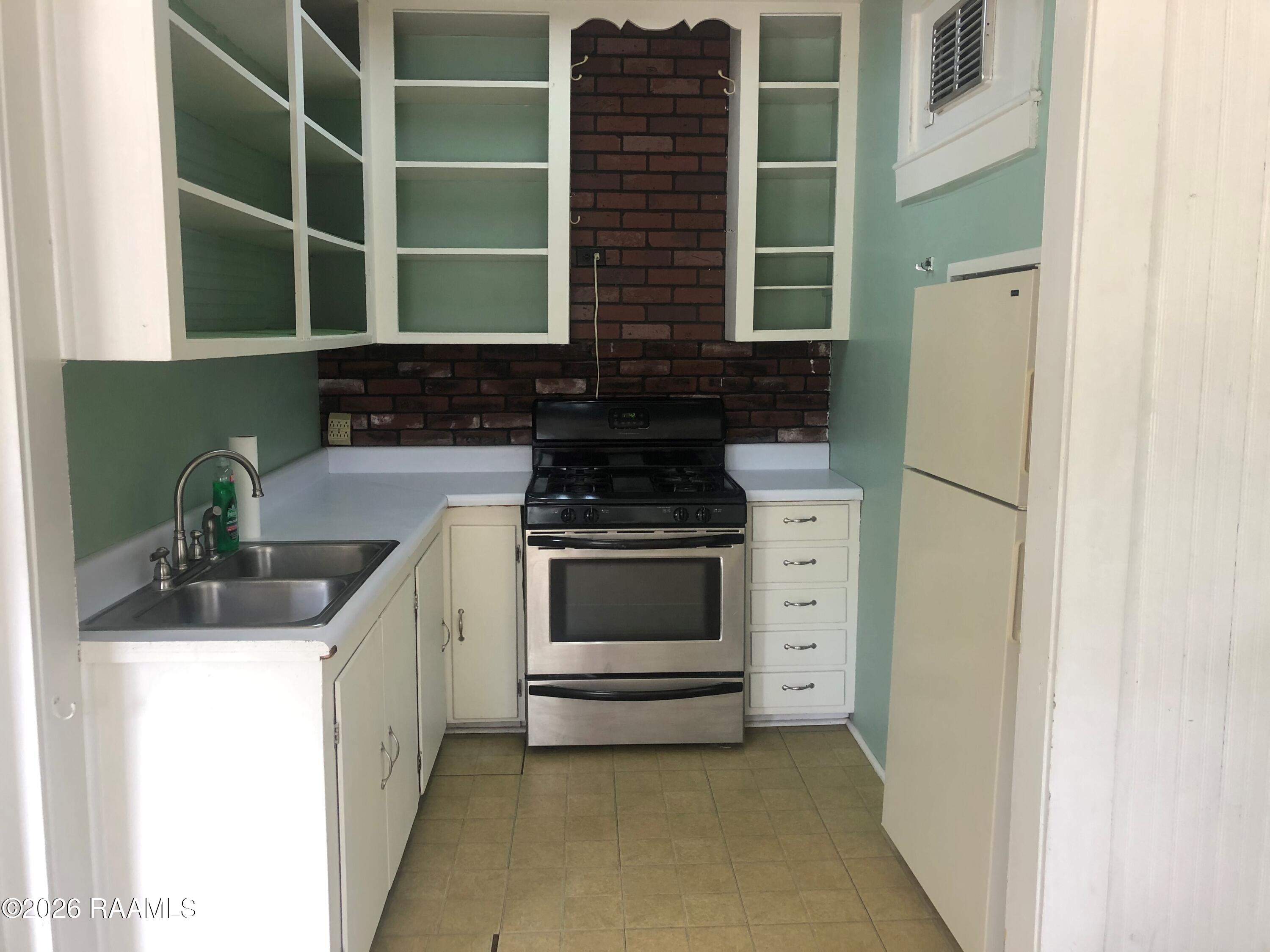 519 Madison Street Lafayette, LA 70501 - Photo 9 of 35 Kitchen (2)