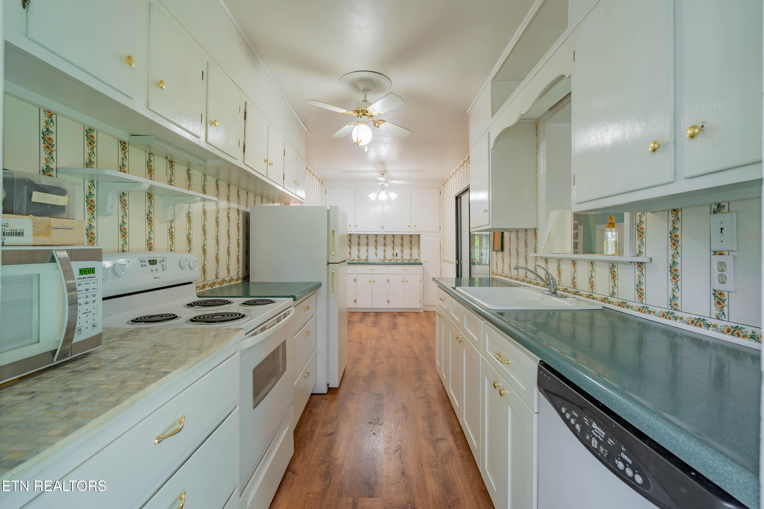 108 Alger Road Oak Ridge, TN 37830 - Photo 9 of 31 Kitchen 2