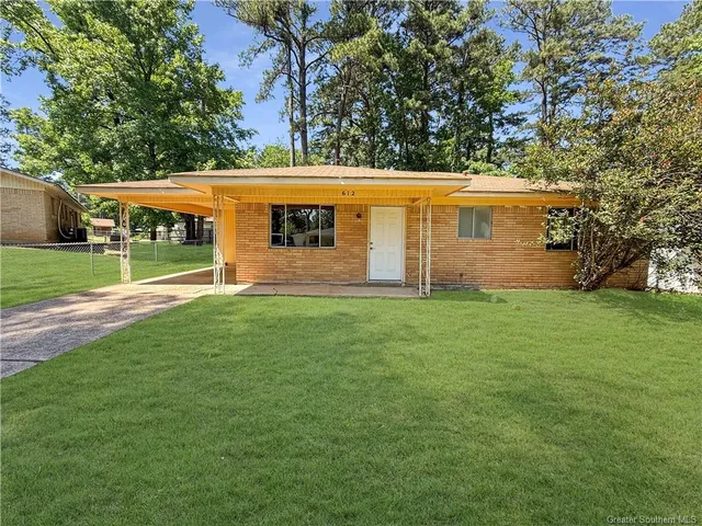 $127,000 | 612 Stanton Street, New Llano, LA 71461