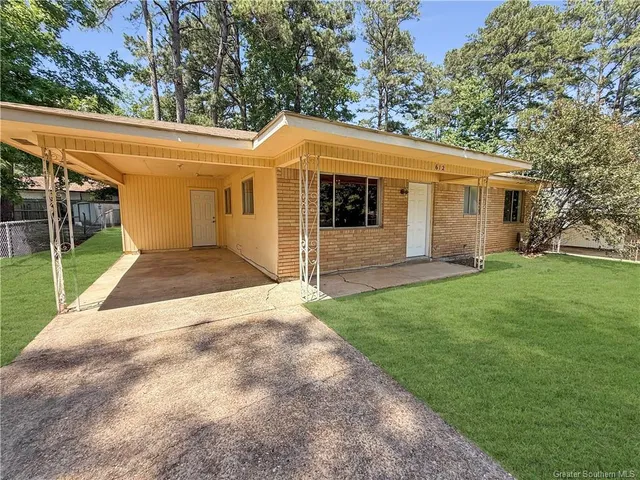 $127,000 | 612 Stanton Street, New Llano, LA 71461