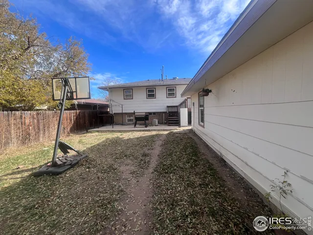 a house view with a backyard space