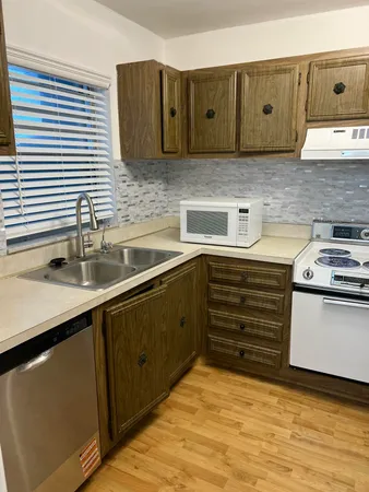 $2,400 | 9470 Live Oak Place, Unit 204, Davie, FL 33324