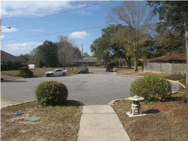 1045 Farmington Road Pensacola, FL 32504 - Photo 2 of 24 Gallery Image 2