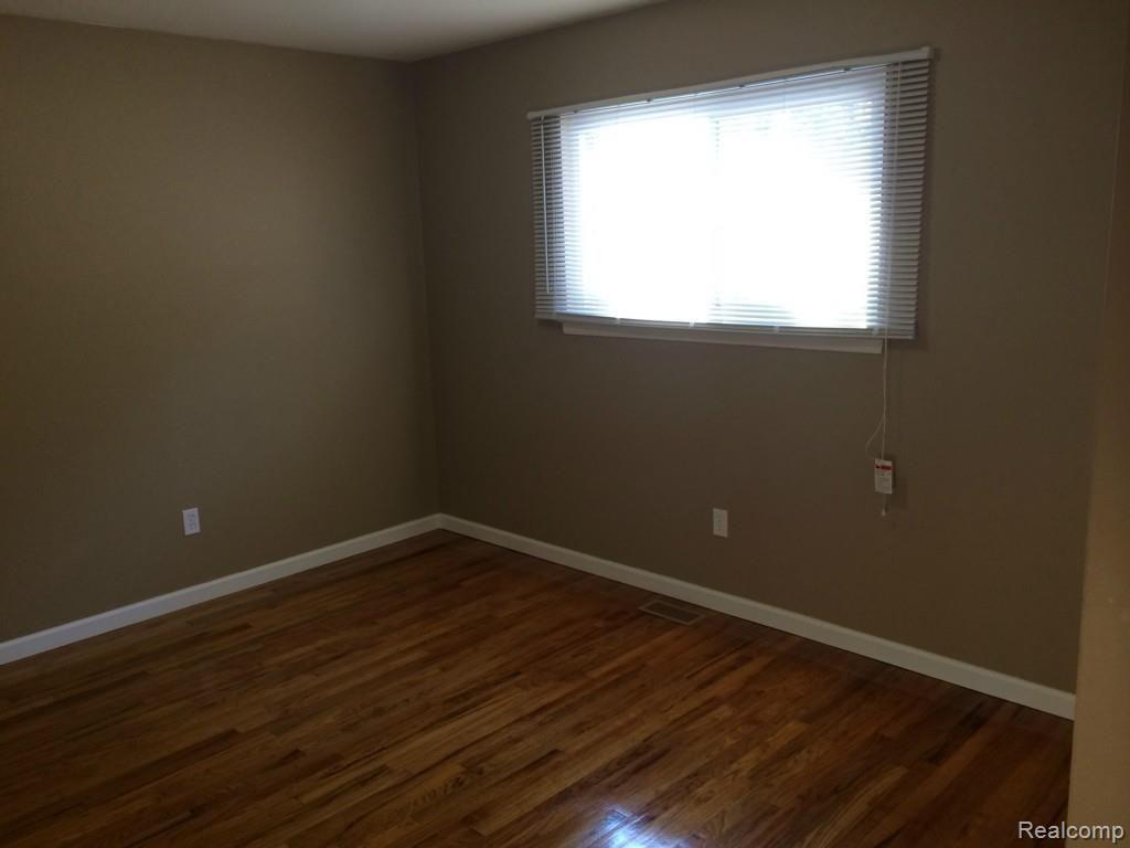 11248 Martin Road Warren, MI 48093 - Photo 14 of 20 I-Phone Pictures 1 716.jpg