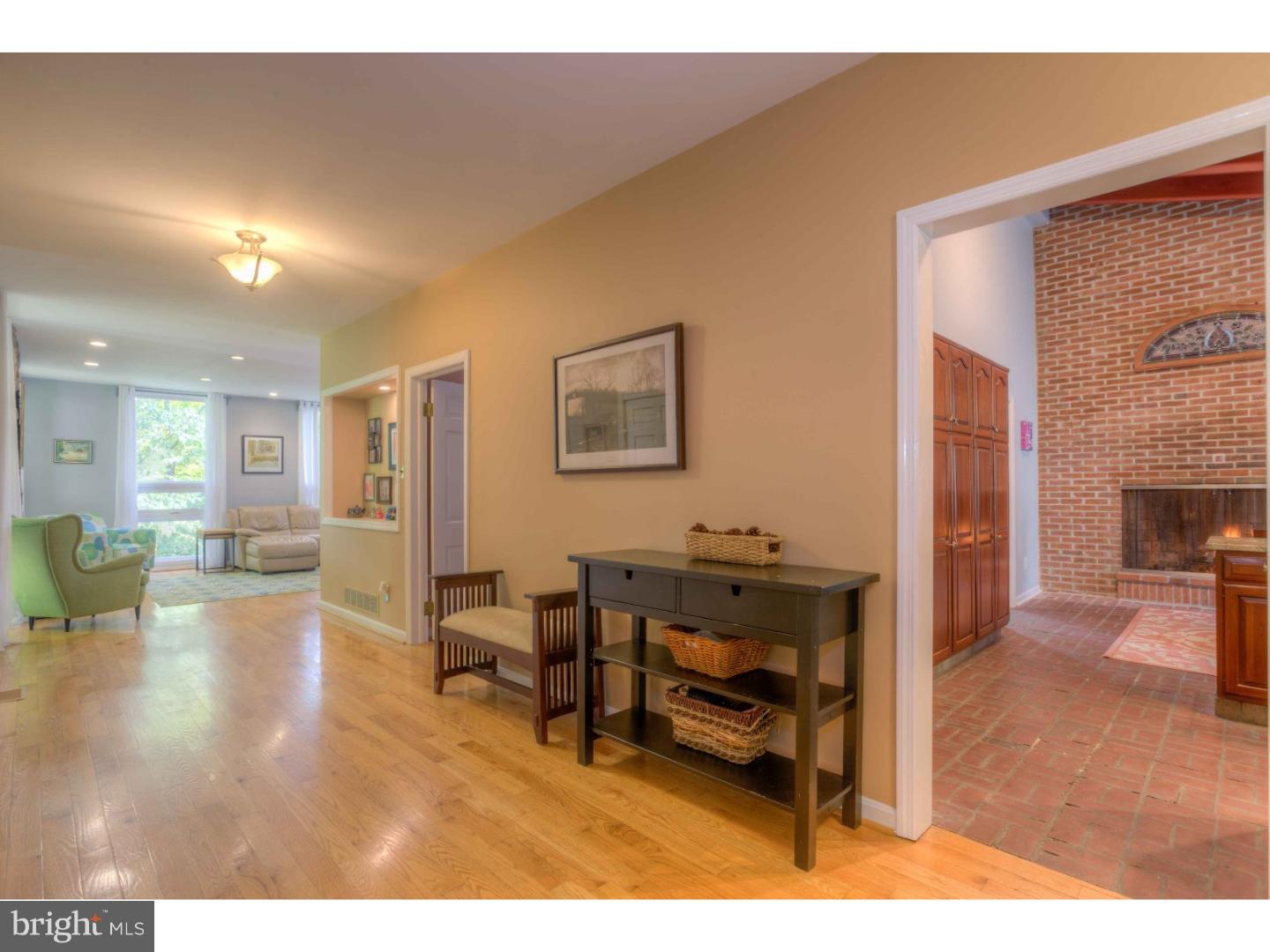 733 Hemlock Road Media, PA 19063 - Photo 6 of 25 Hallway