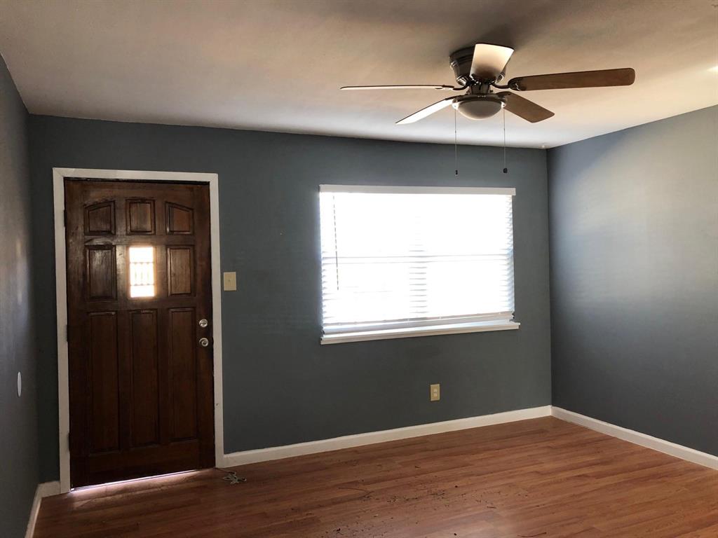 620 East Sears Street Denison, TX 75021 - Photo 2 of 19