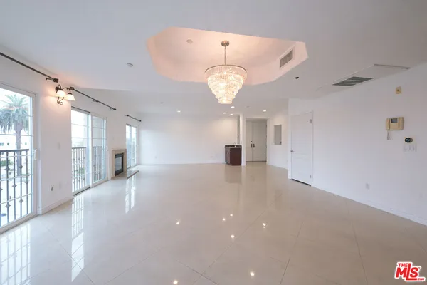 $1,075,000 | 8555 Cashio Street, Unit PH4, Los Angeles, CA 90035