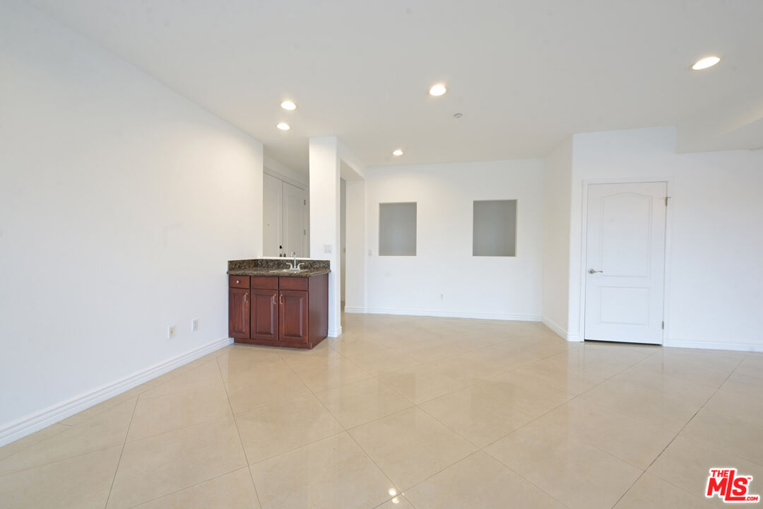 8555 Cashio Street, Unit PH4 Los Angeles, CA 90035 - Photo 22 of 43 a view of an empty room with a cabinet