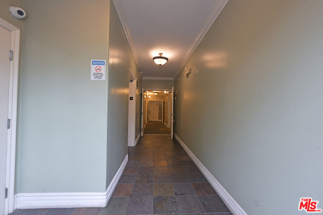 8555 Cashio Street, Unit PH4 Los Angeles, CA 90035 - Photo 31 of 43 a view of hallway