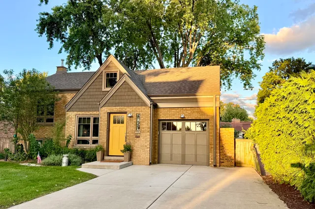 $399,999 | 9847 South Millard Avenue, Evergreen Park, IL 60805